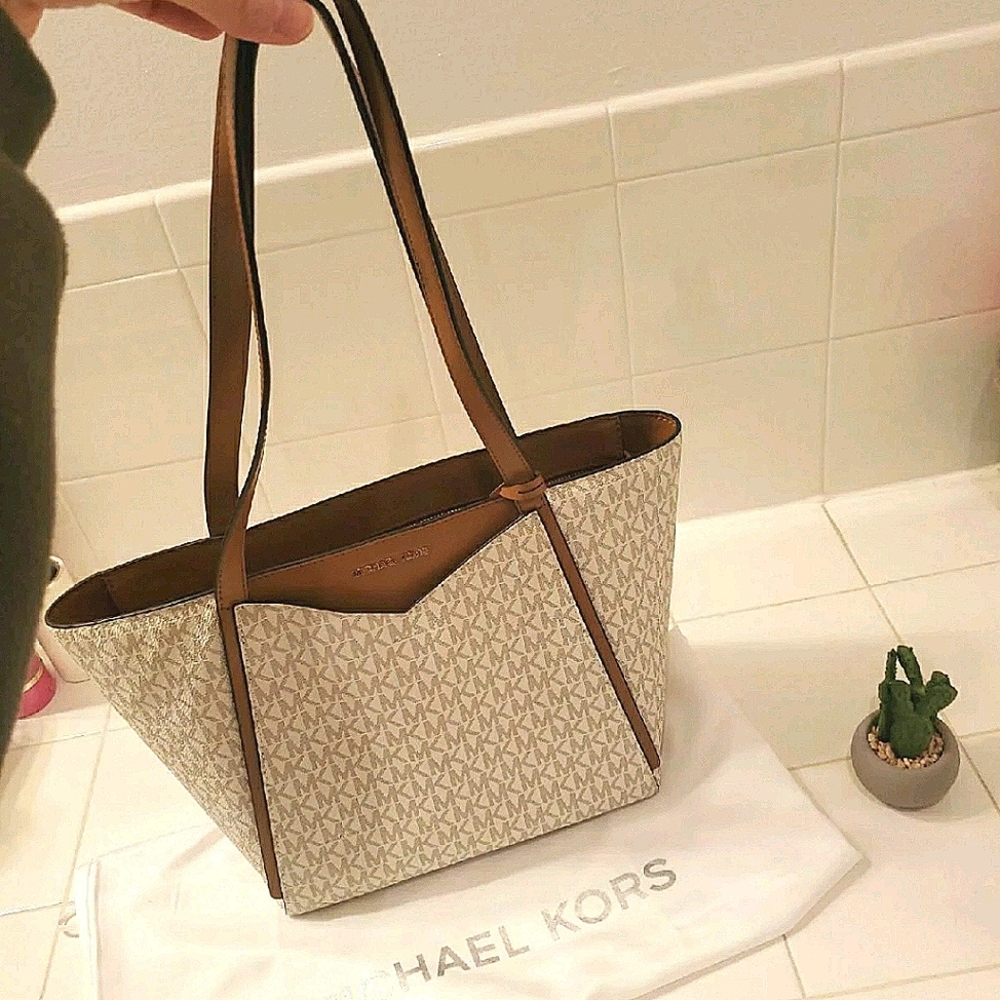 Michael Kors purse